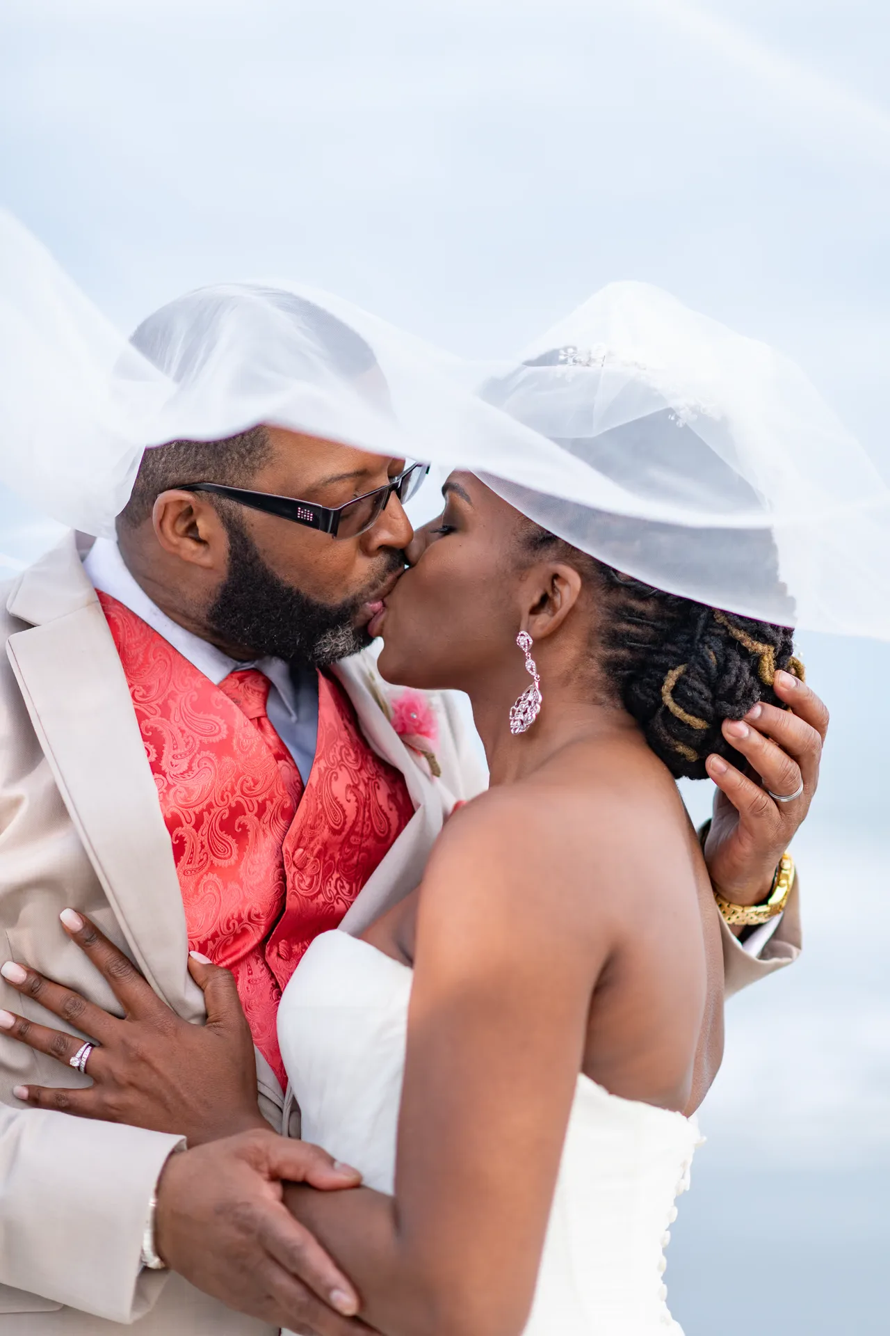 Kiss under the bride's veil - Doubletree Resort - Myrtle Beach
