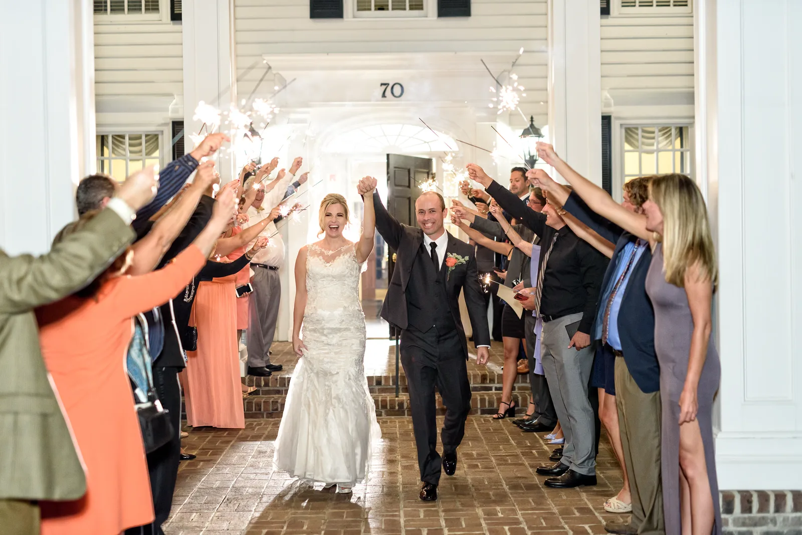 Sparkler Send-off - despedida de la novia y del novio con Chiapas - Pawleys Plantation Golf & Country Club