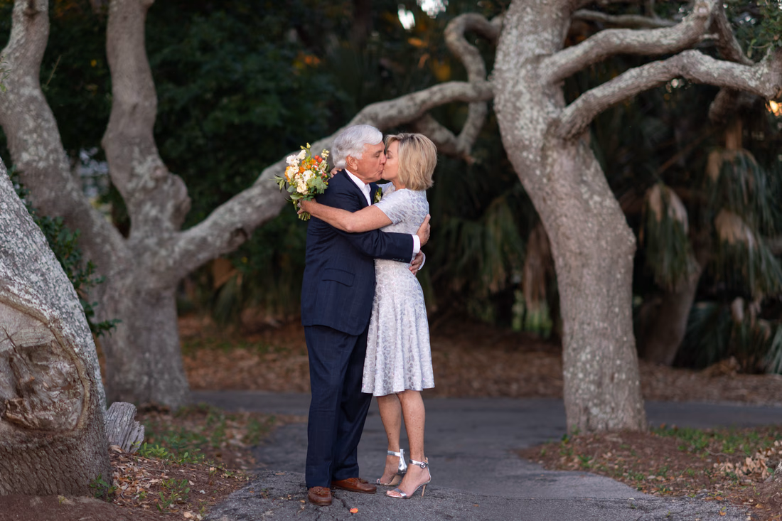 Kiss by the old oaks - Dunes Golf and Beach Club - Myrtle Beach