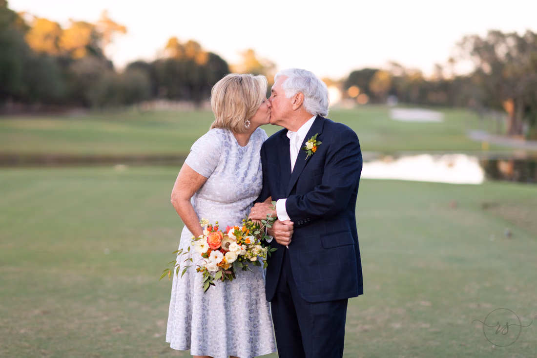 Kiss with the greens in the background - Dunes Golf and Beach Club - Myrtle Beach