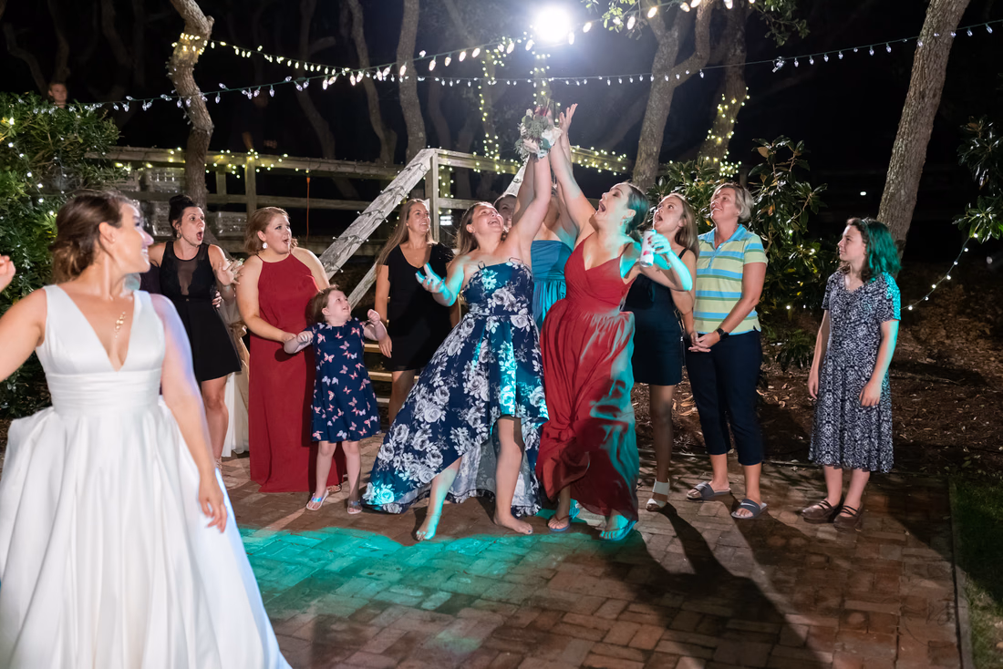Catching the bouquet - Pelican Inn - Pawleys Island