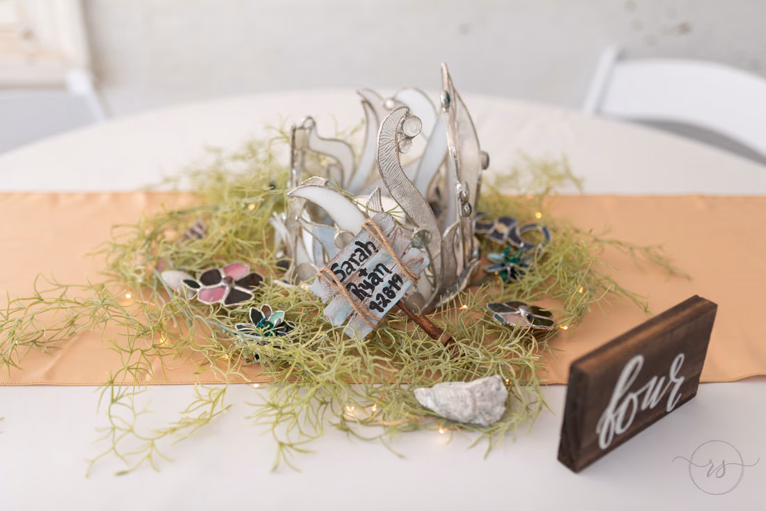 Table details - Pelican Inn - Pawleys Island