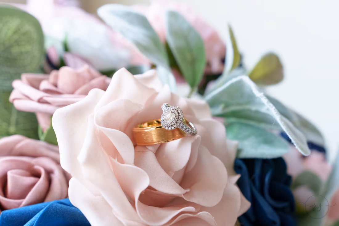Detail shots of flowers and rings - Hotel Indigo