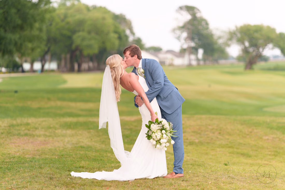 Big kiss on the golf course - Pawleys Plantation