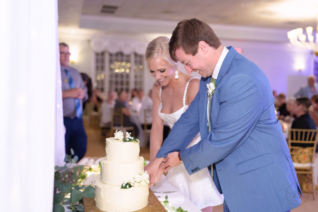 Cake cutting - Pawleys Plantation