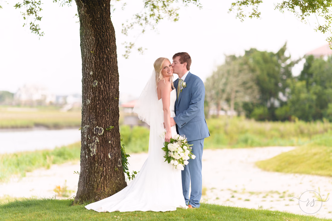 Kiss on the cheek under the tree - Pawleys Plantation