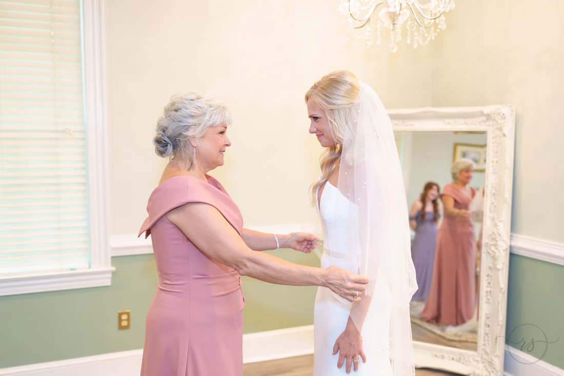 Mom and the bride share a moment in the bridal suite at Pawleys Plantation