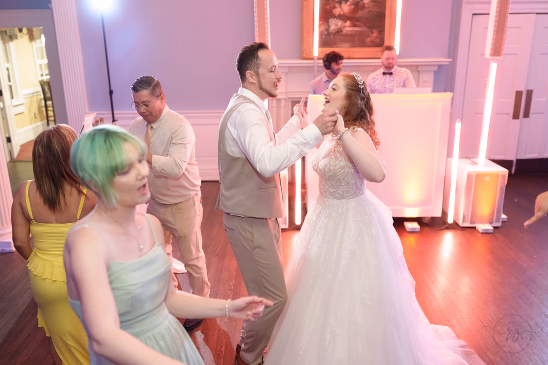 The bride and groom sing along on the dance floor at Pine Lakes Country Club