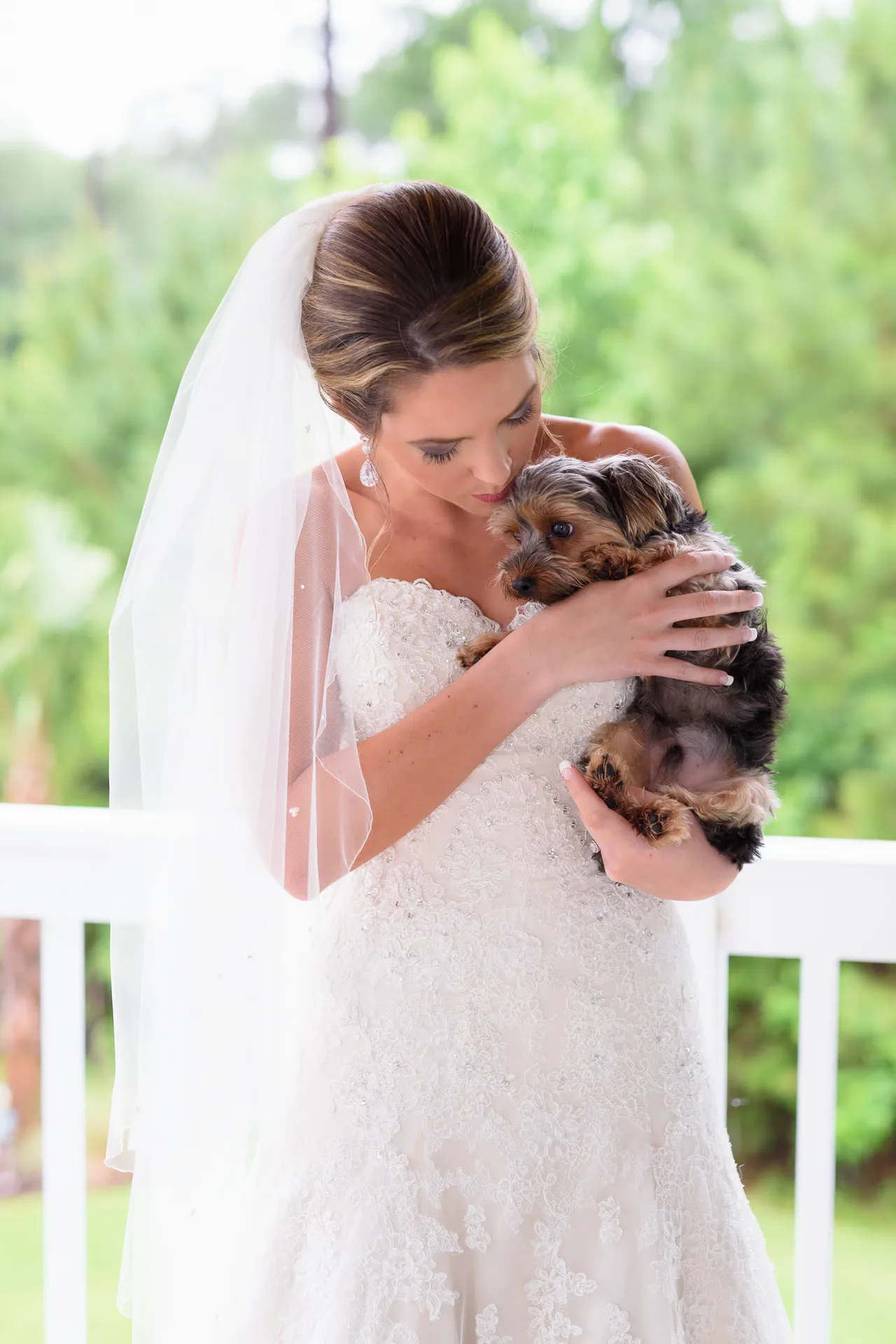 Bride with puppy - Wachesaw Plantation