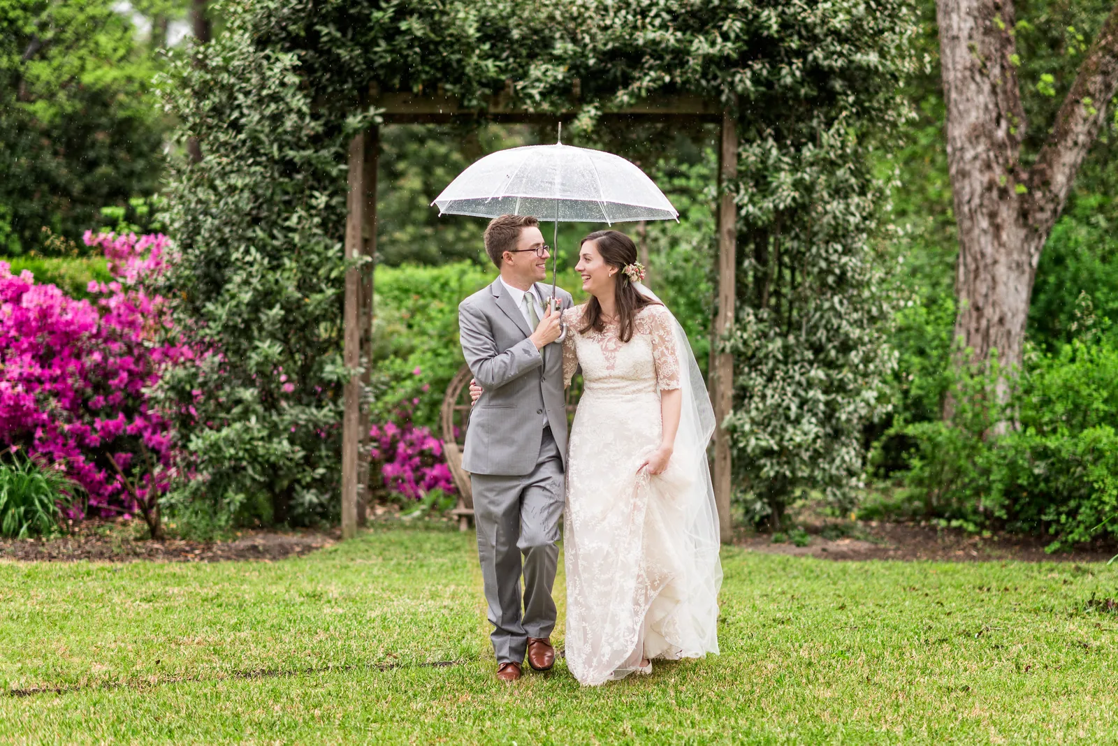 Walking together in the rain - The Grove Bed and Breakfast in Marion