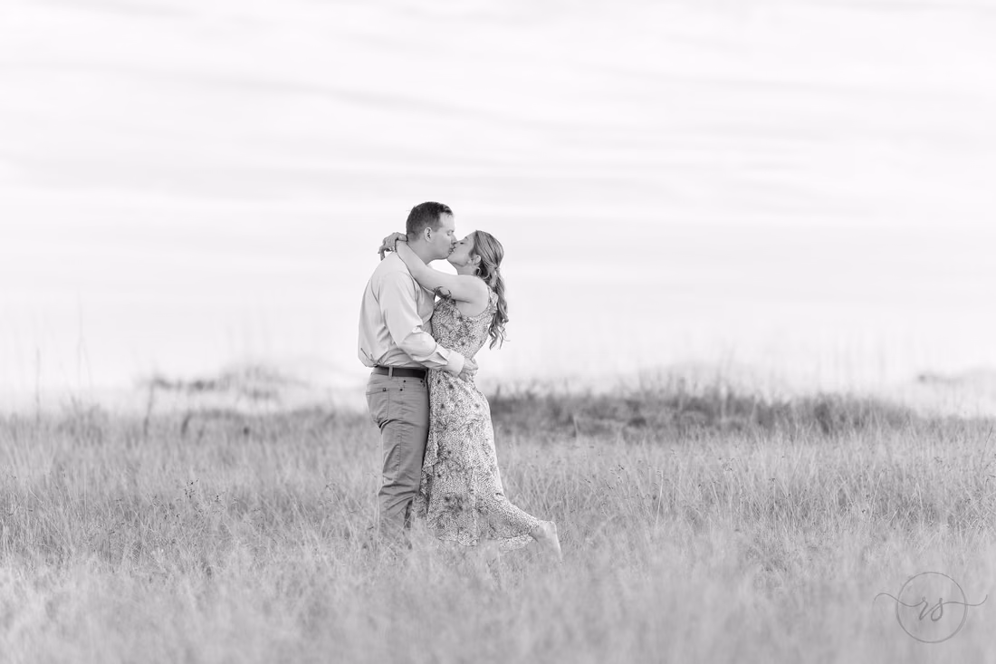 Kiss in the tall grass - Cherry Grove Point