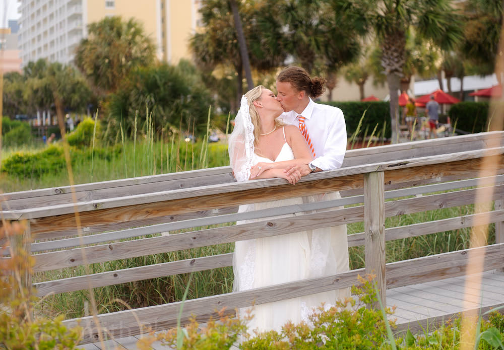 Kiss on beach walkway, Breakers Resort, Palms Tower