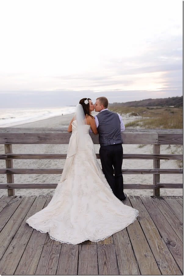 Kiss on the pier