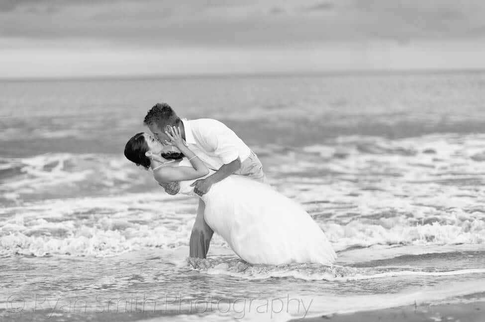 Trash the dress 1 - Couple kissing in the ocean - Black and White - Ocean Isle