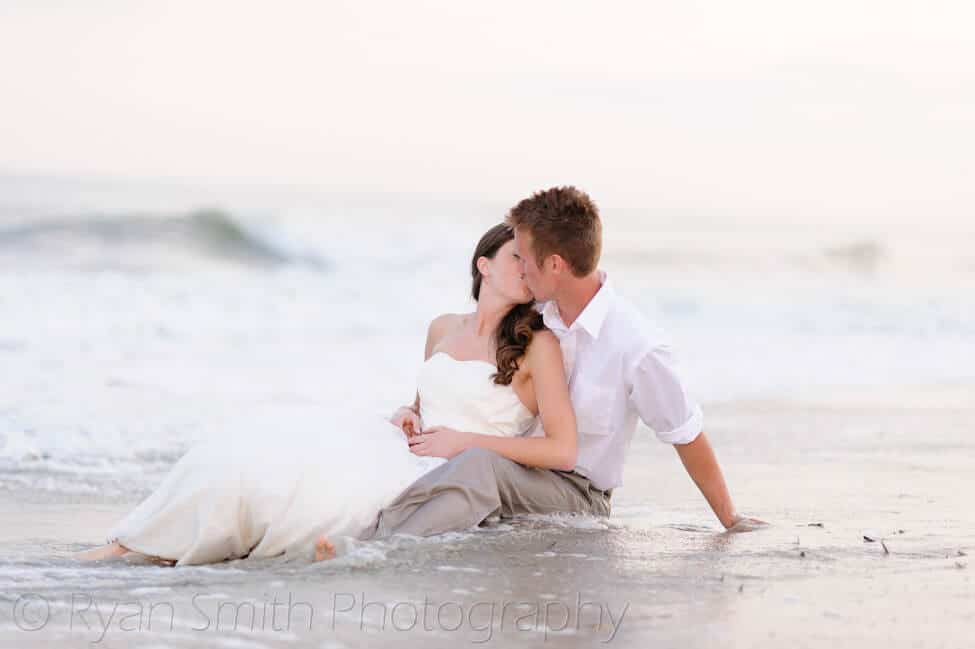 Trash the dress - Kissing in the edge of the water - Ocean Isle