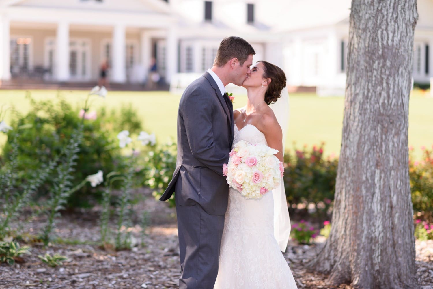 Kiss after first look - Pawleys Plantation