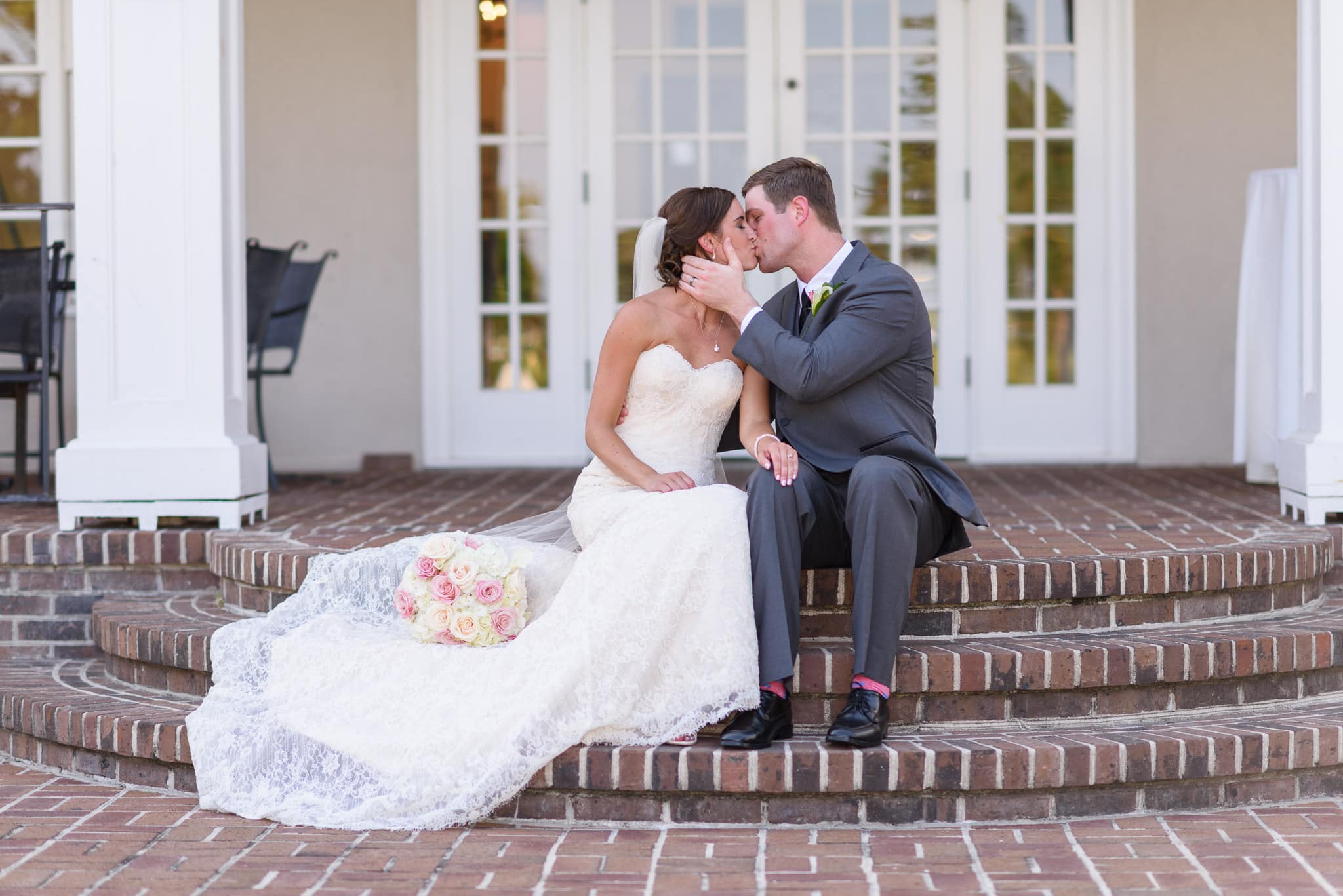 Kiss on the steps of the clubhouse - Pawleys Plantation