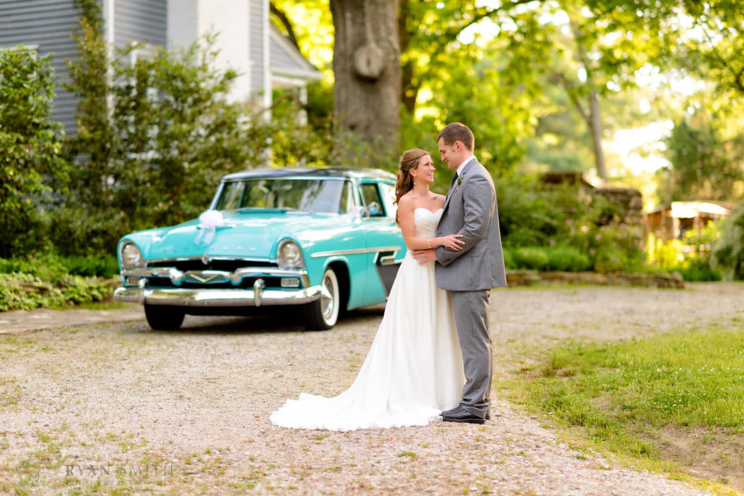 Wedding couple standing in front of a classic car - The Ivy Place