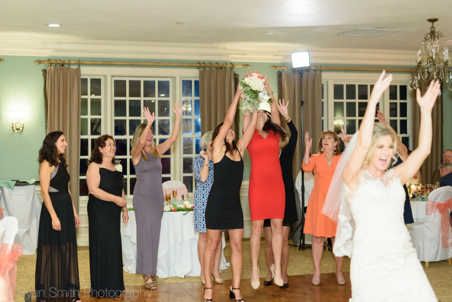 Catching the bouquet - Pawleys Plantation