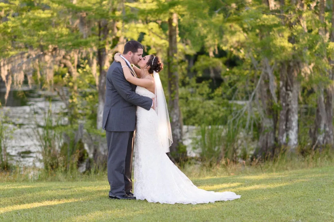Kiss by the marsh - Upper Mill Plantation