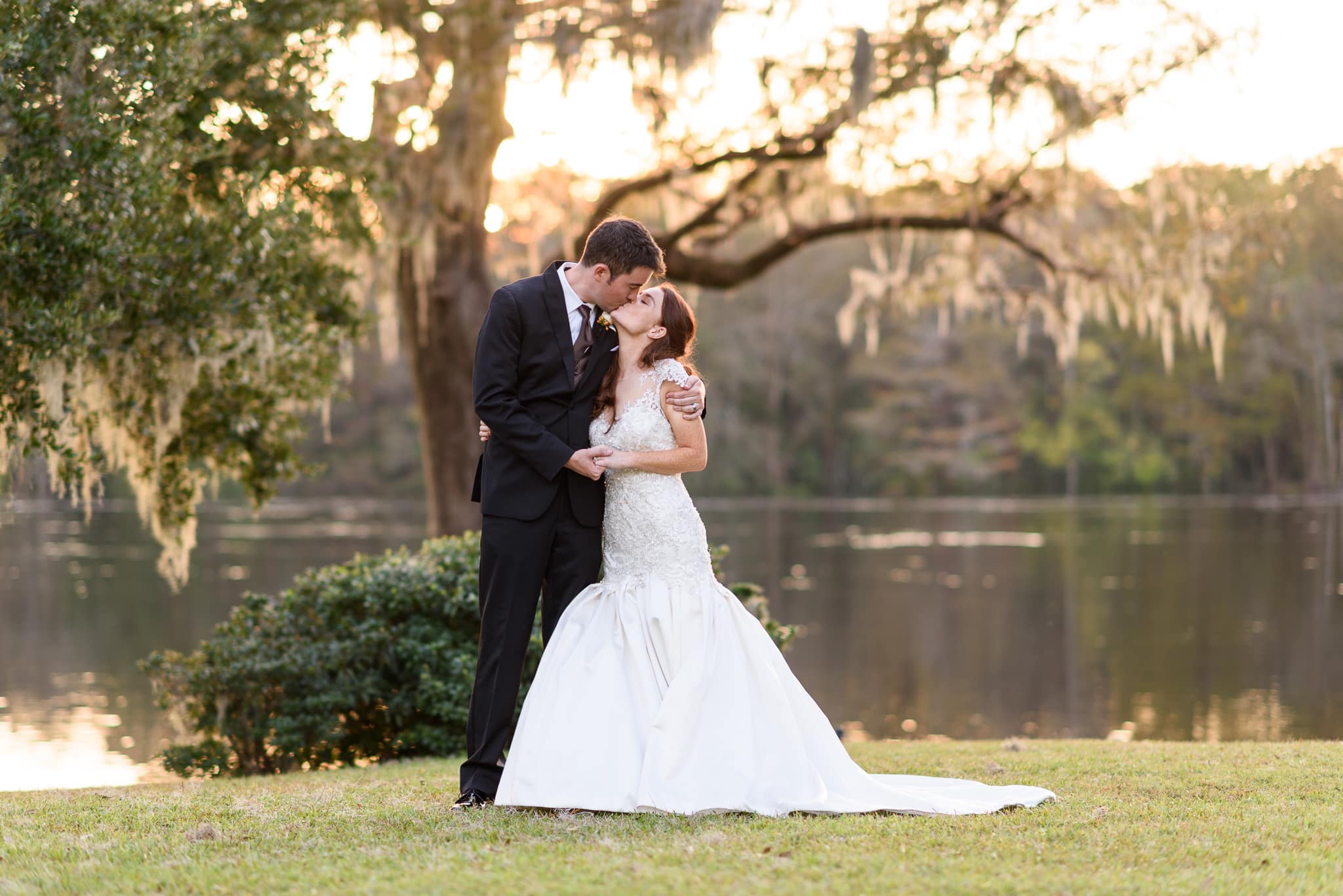 Kiss in the sunset at the Waccamaw River - Wachesaw Plantation