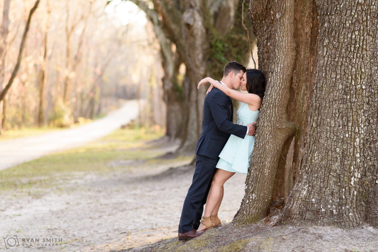 Kiss by the old oak Mansfield Plantation, Georgetown