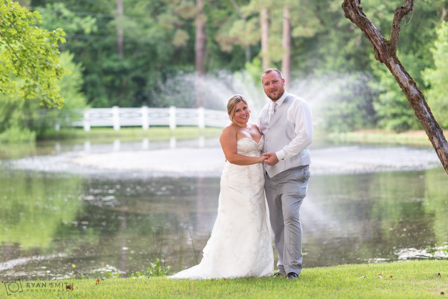 Couple in front of the fountain Wildberry Farm