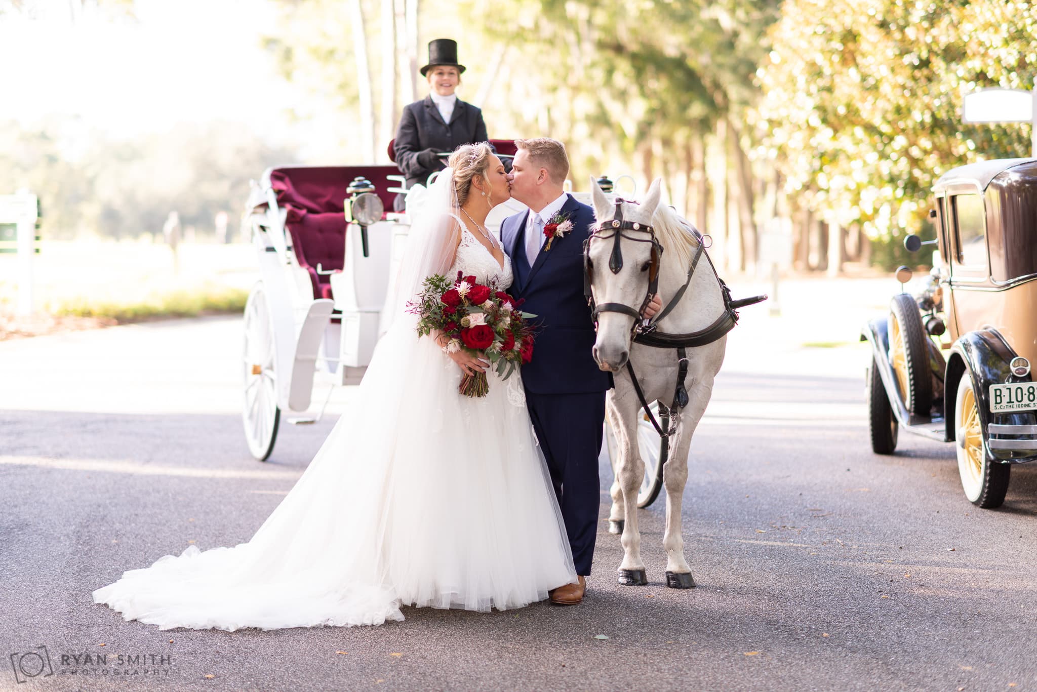 Kiss with the carriage horse