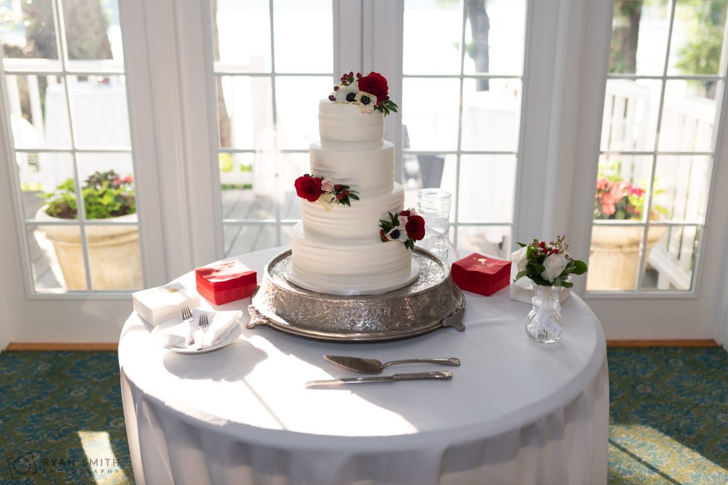Pictures of the wedding cake Wachesaw Plantation