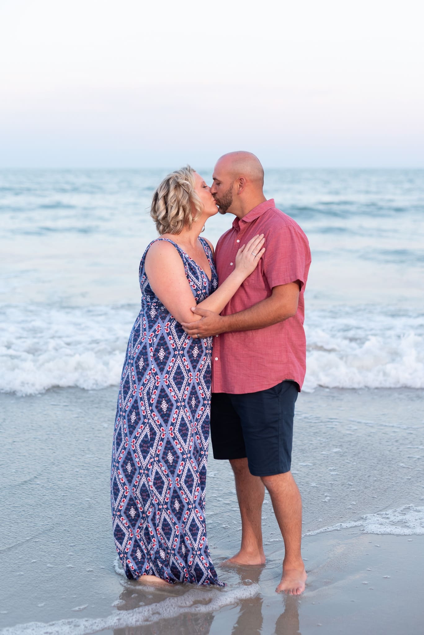 Kiss in front of the ocean - Huntington Beach State Park