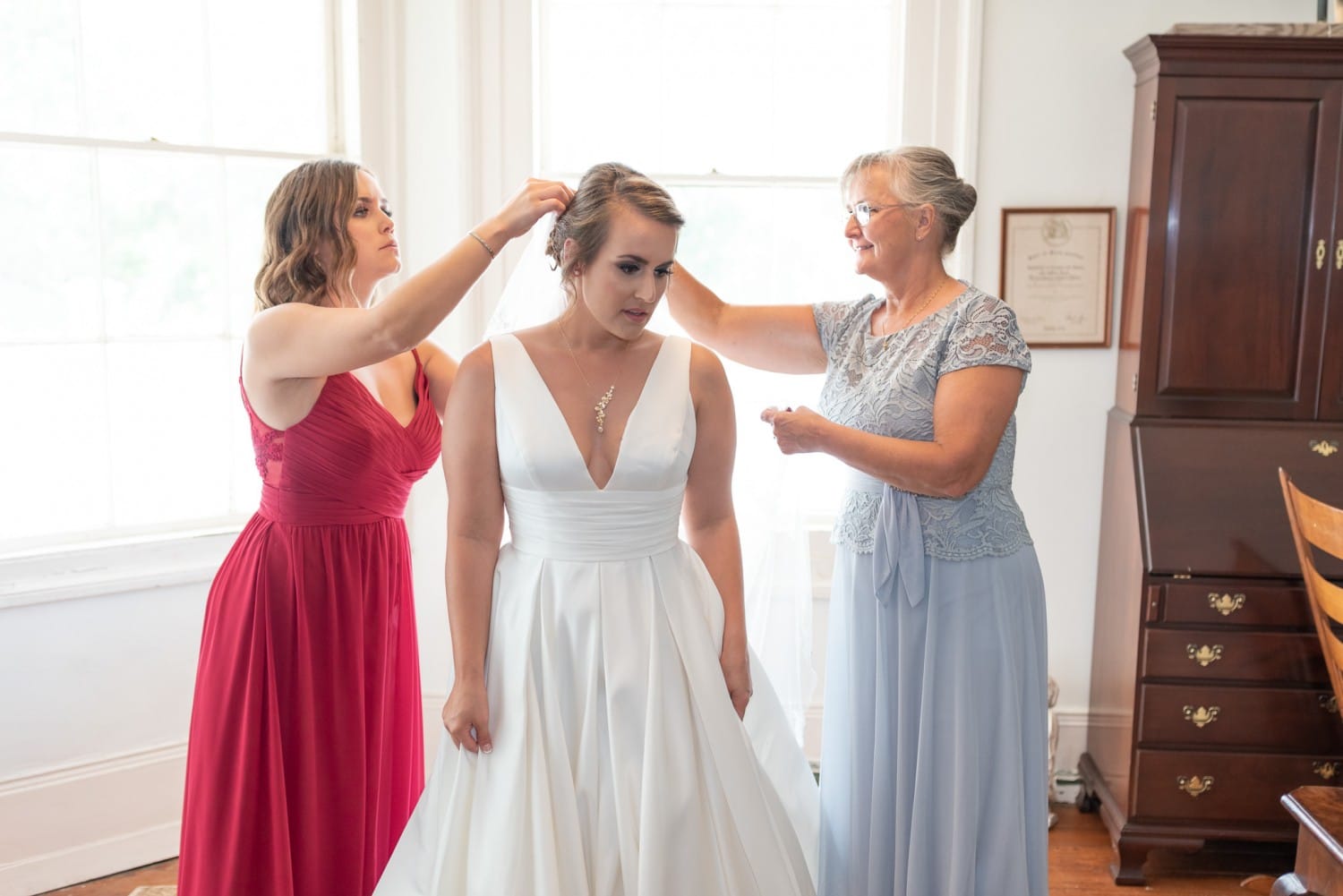 Mother and bridesmaid putting on the bride's veil - Pelican Inn - Pawleys Island
