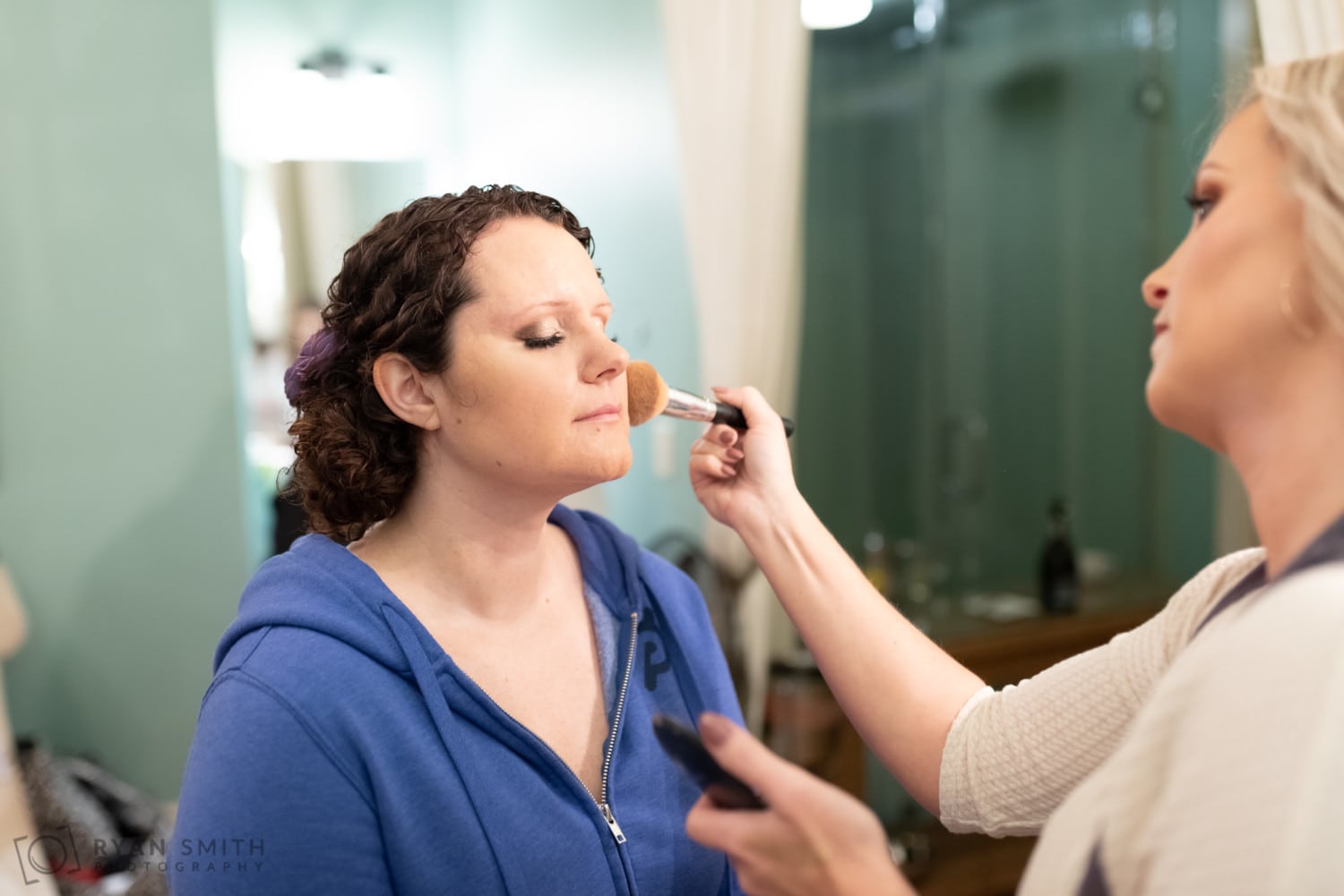 Bride getting on makeup - 21 Main Events