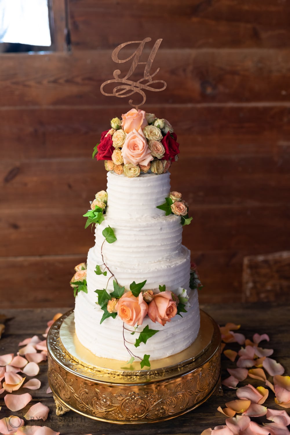 Detail picture of wedding cake - Peanut Warehouse - Conway