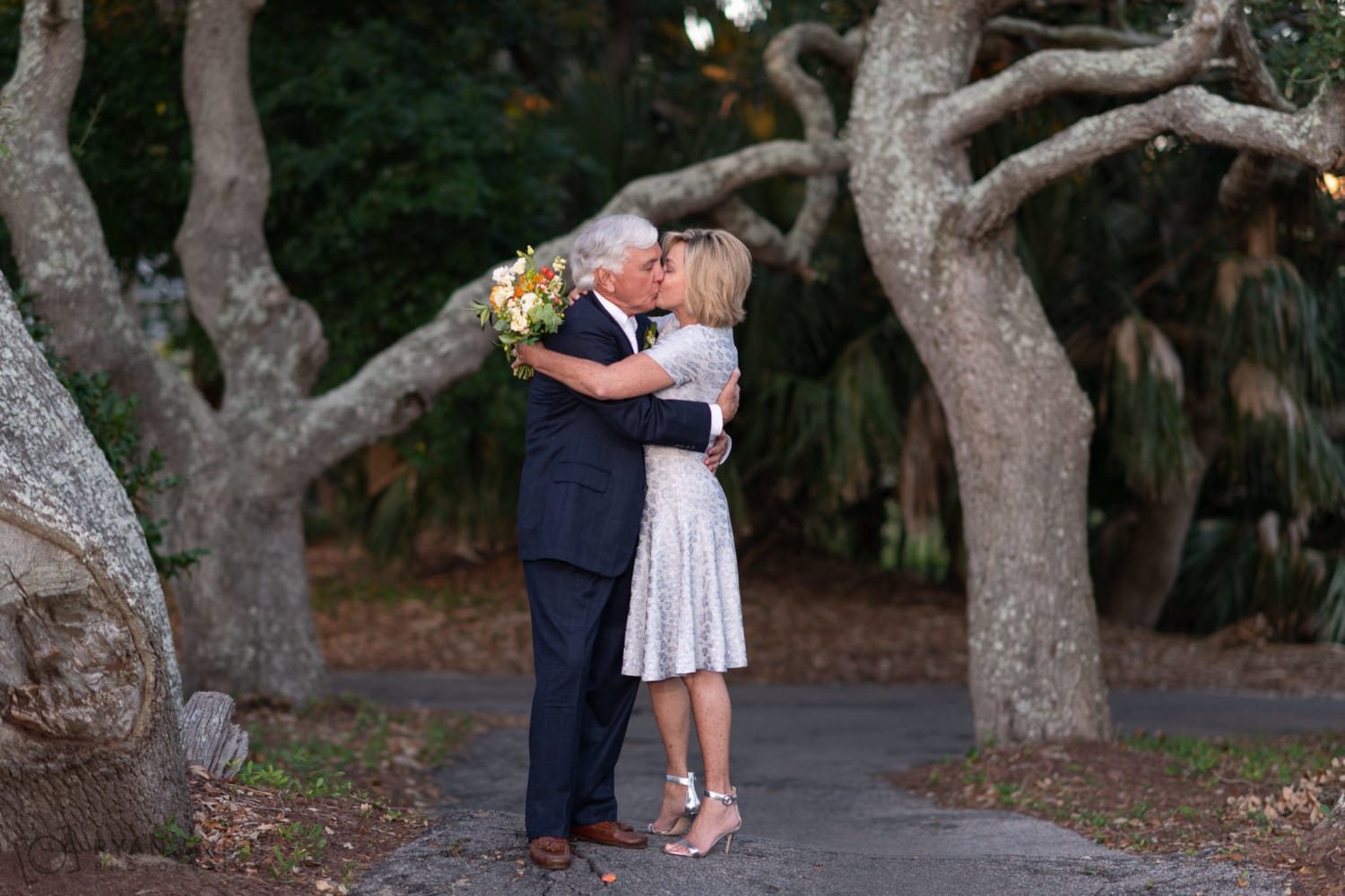 Kiss by the old oaks - Dunes Golf and Beach Club - Myrtle Beach