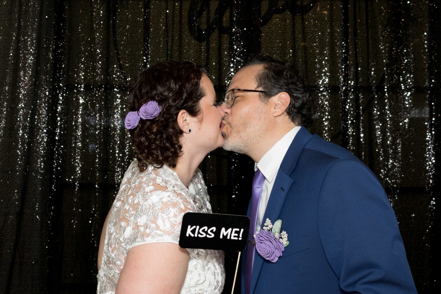 Kiss in the photo booth -