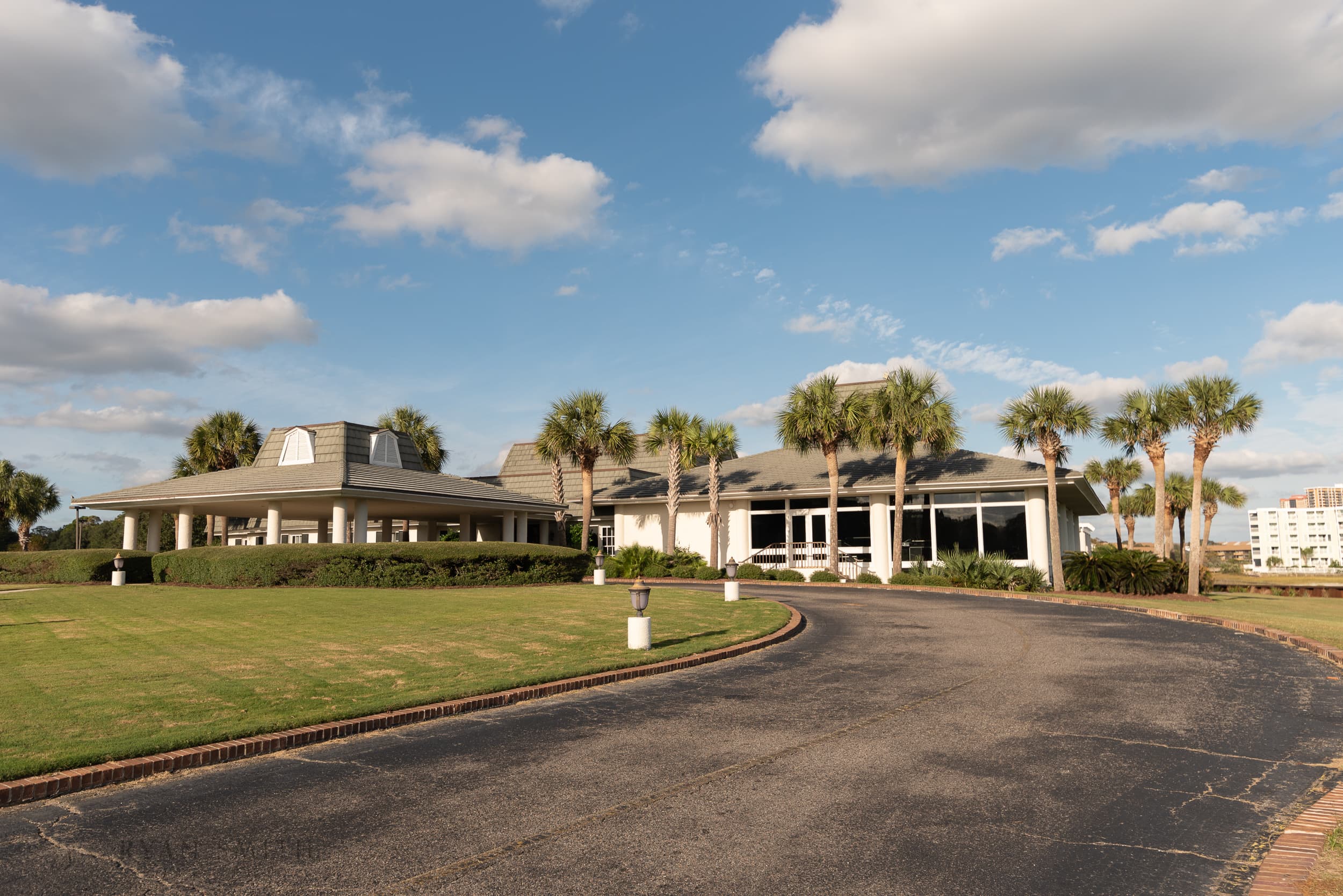 Picture of the clubhouse - Dunes Golf and Beach Club - Myrtle Beach