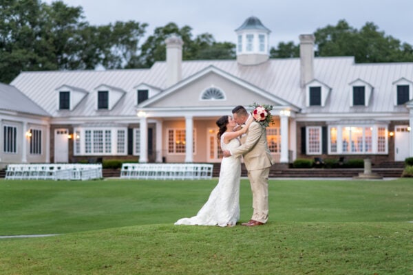 Rainy day kiss behind the clubhouse - Pawleys Plantation
