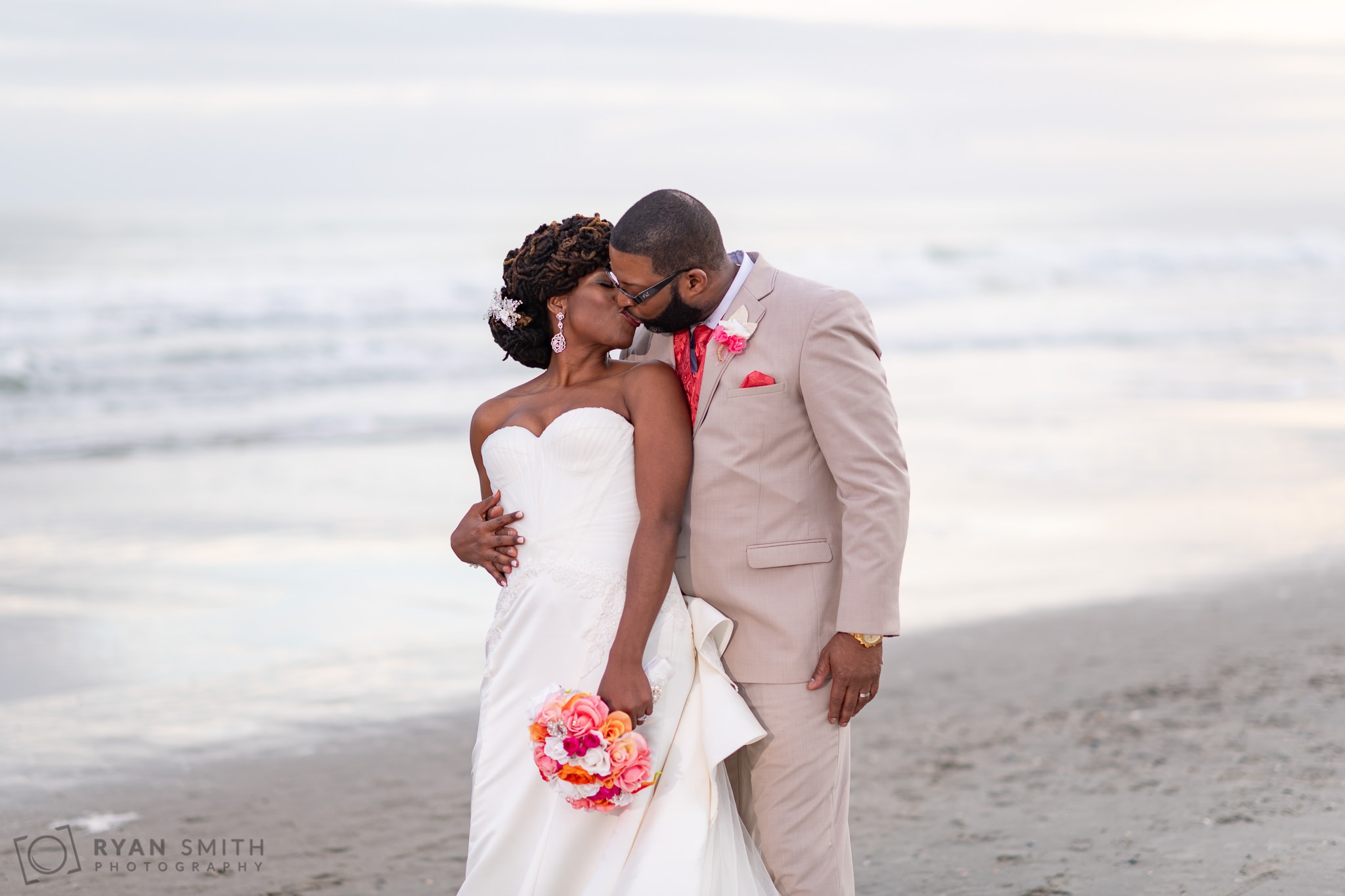 Kiss in front of the ocean - Doubletree Resort - Myrtle Beach