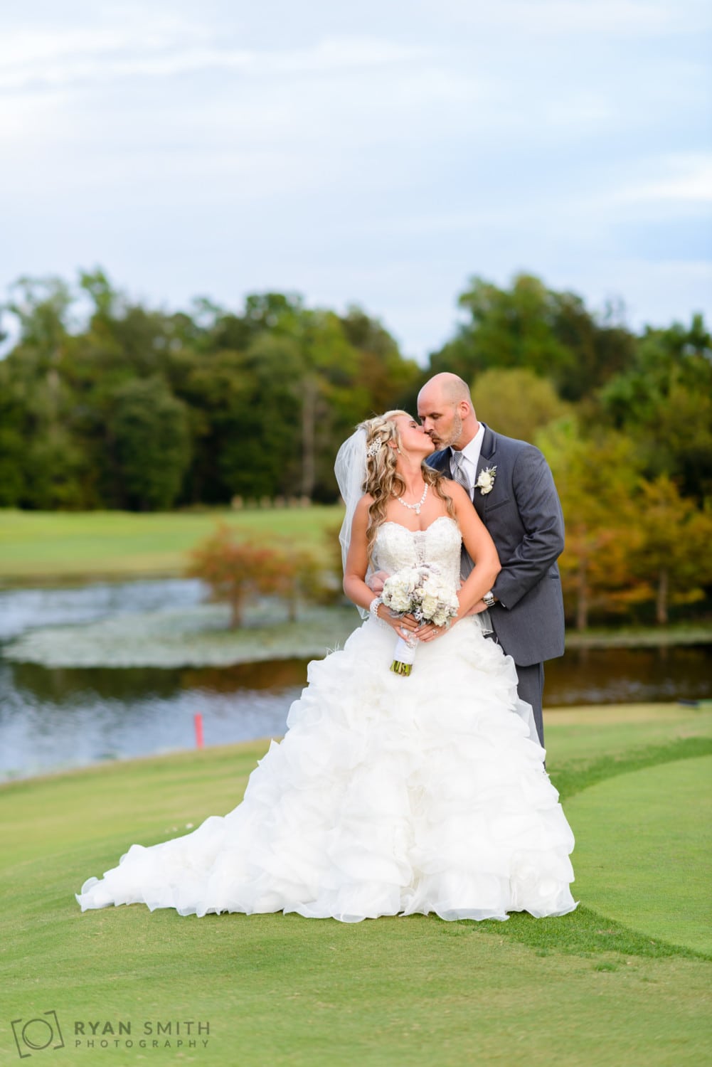 Kiss on the golf course - Members Club at Grande Dunes