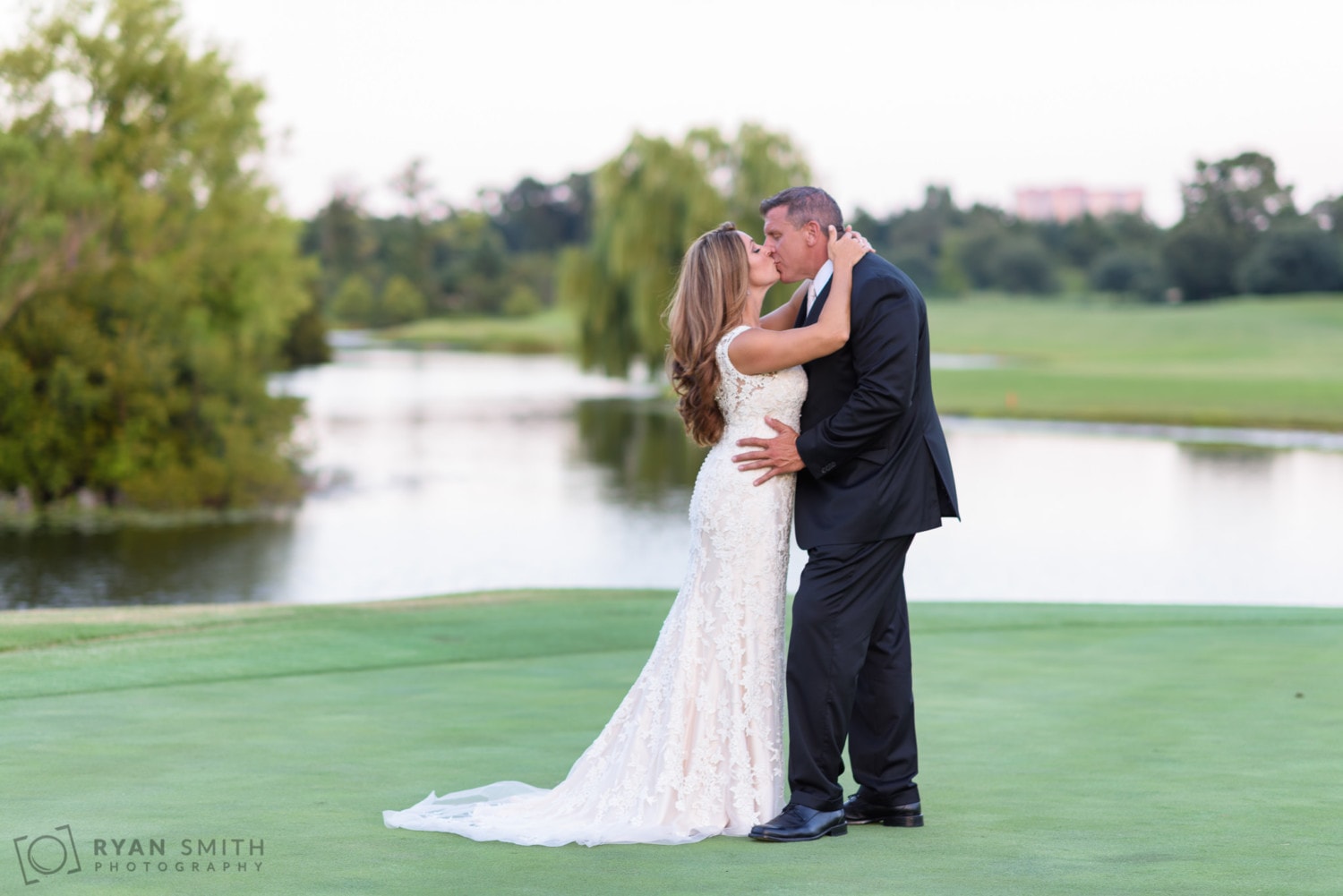 Kiss on the golf course - Members Club at Grande Dunes