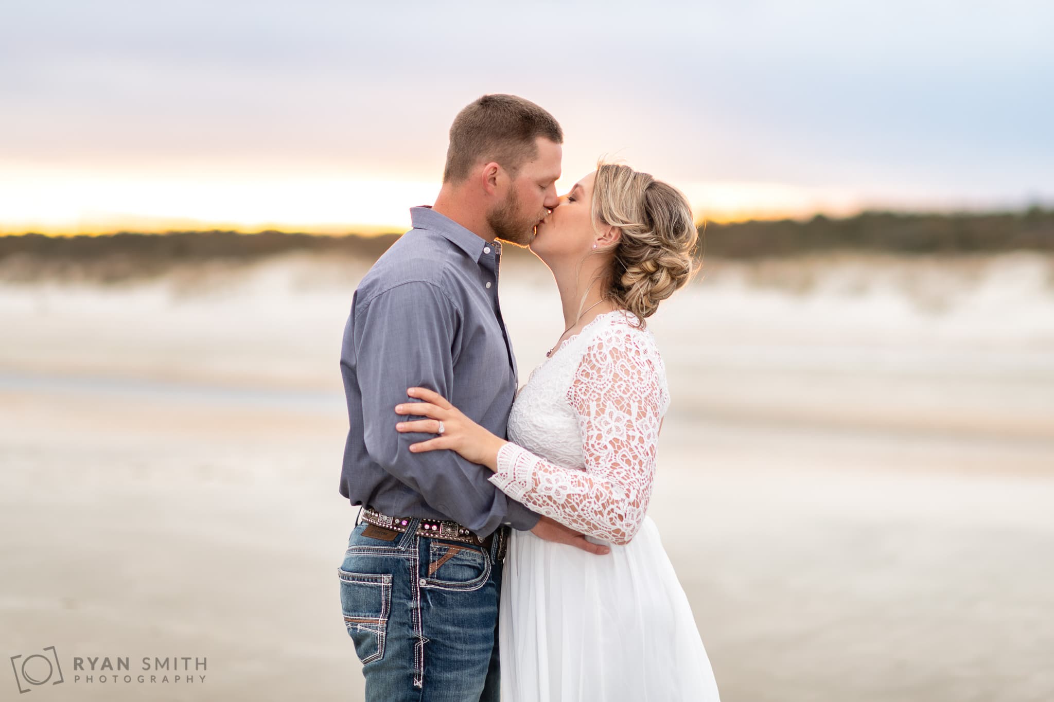 Kiss in front of the sunset - Huntington Beach State Park