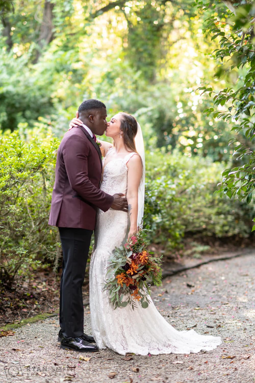 Kiss in the gardens - Magnolia Plantation - Charleston, SC
