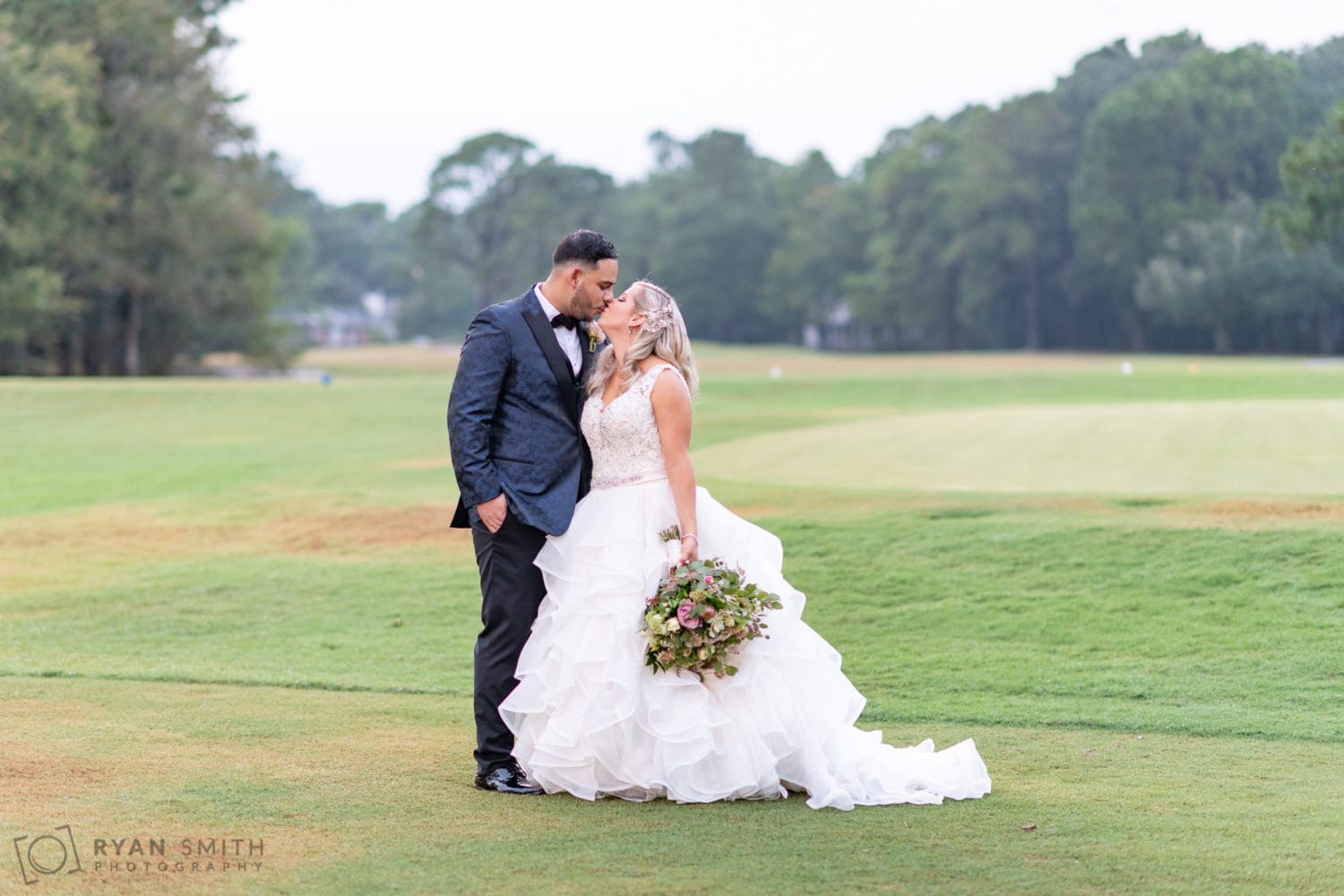 Kiss on the golf course - Litchfield Country Club