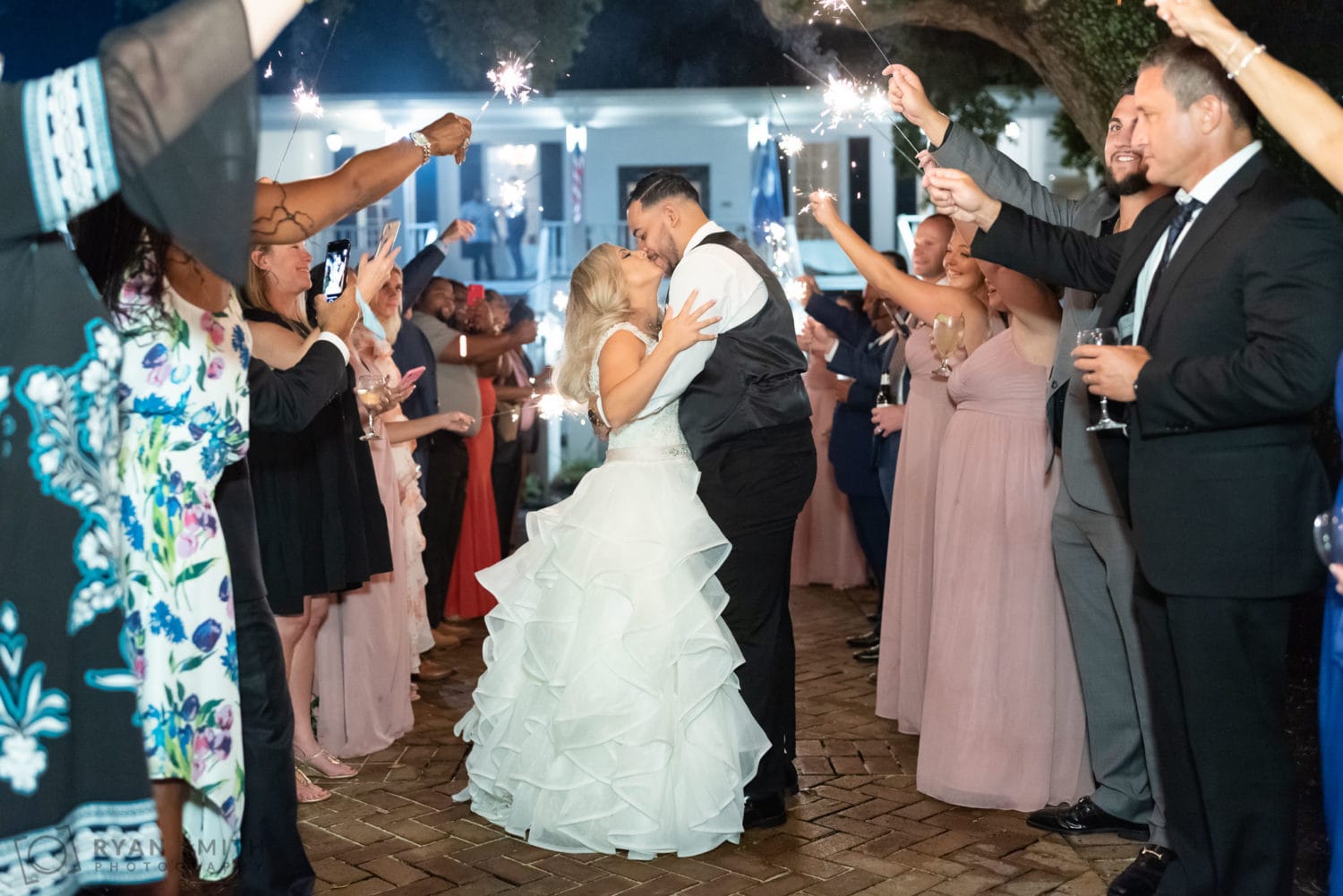 Kiss under the sparklers - Litchfield Country Club