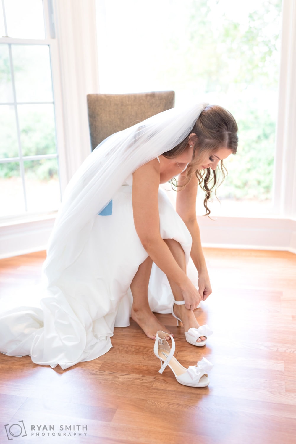 Bride putting on her shoes - Wachesaw Plantation