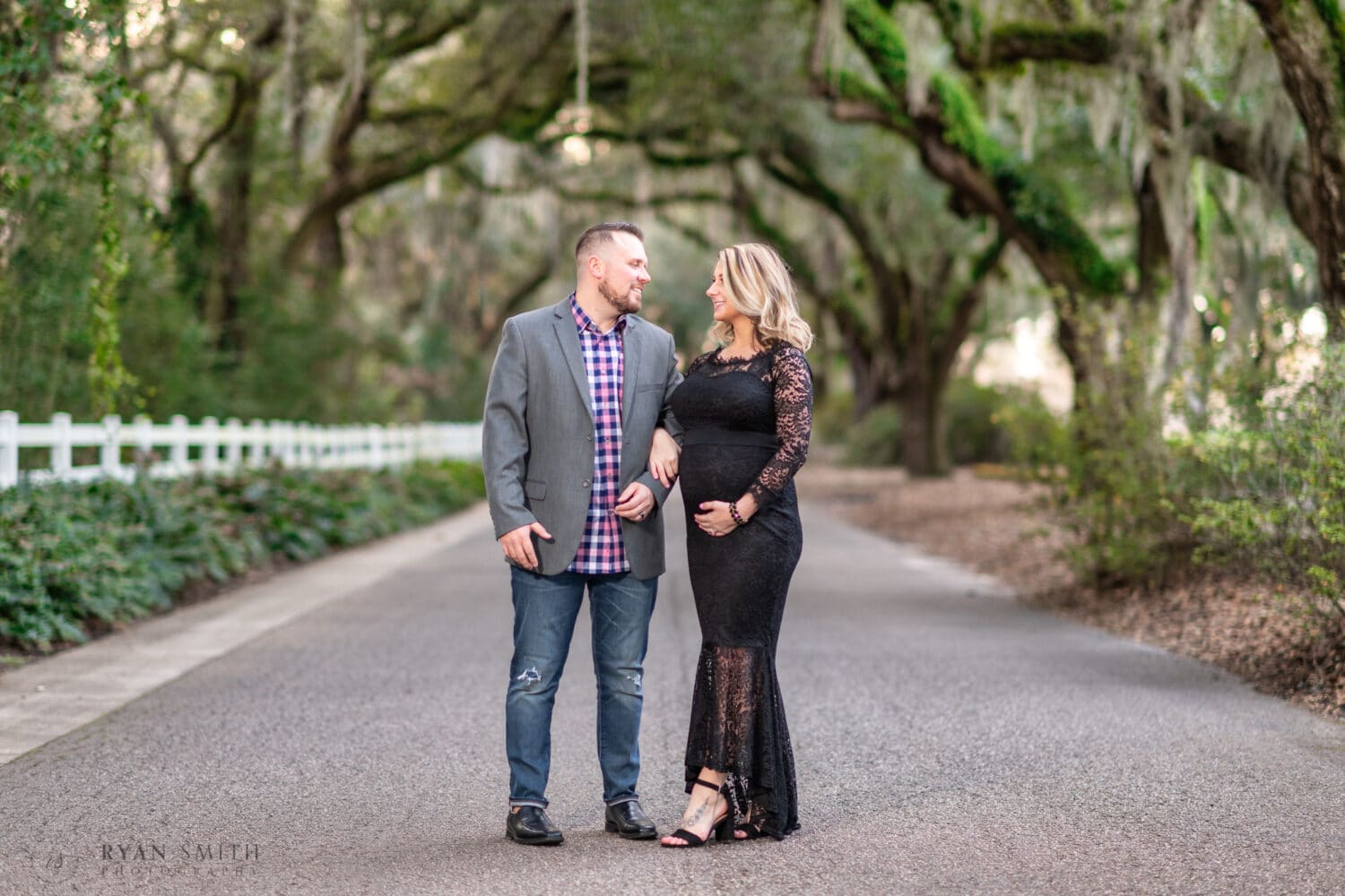 Maternity portrait with husband and wife under the oaks - Caledonia Golf & Fish Club