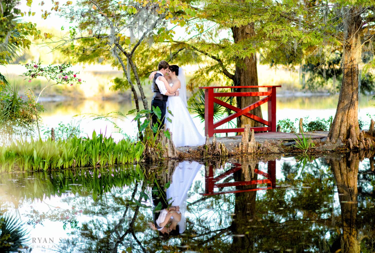 Beautiful portrait of bride and groom reflecting in the lake - Magnolia Plantation
