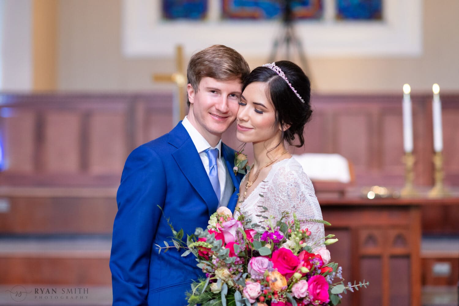 Portraits with wedding couple in the church - Ocean Drive Church - North Myrtle Beach