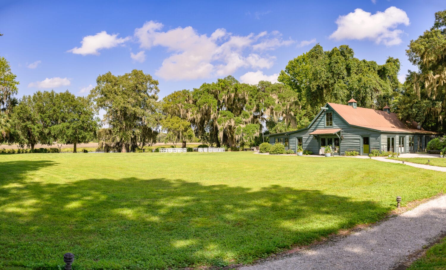 HDR Panorama of the Carriage House - Magnolia Plantation