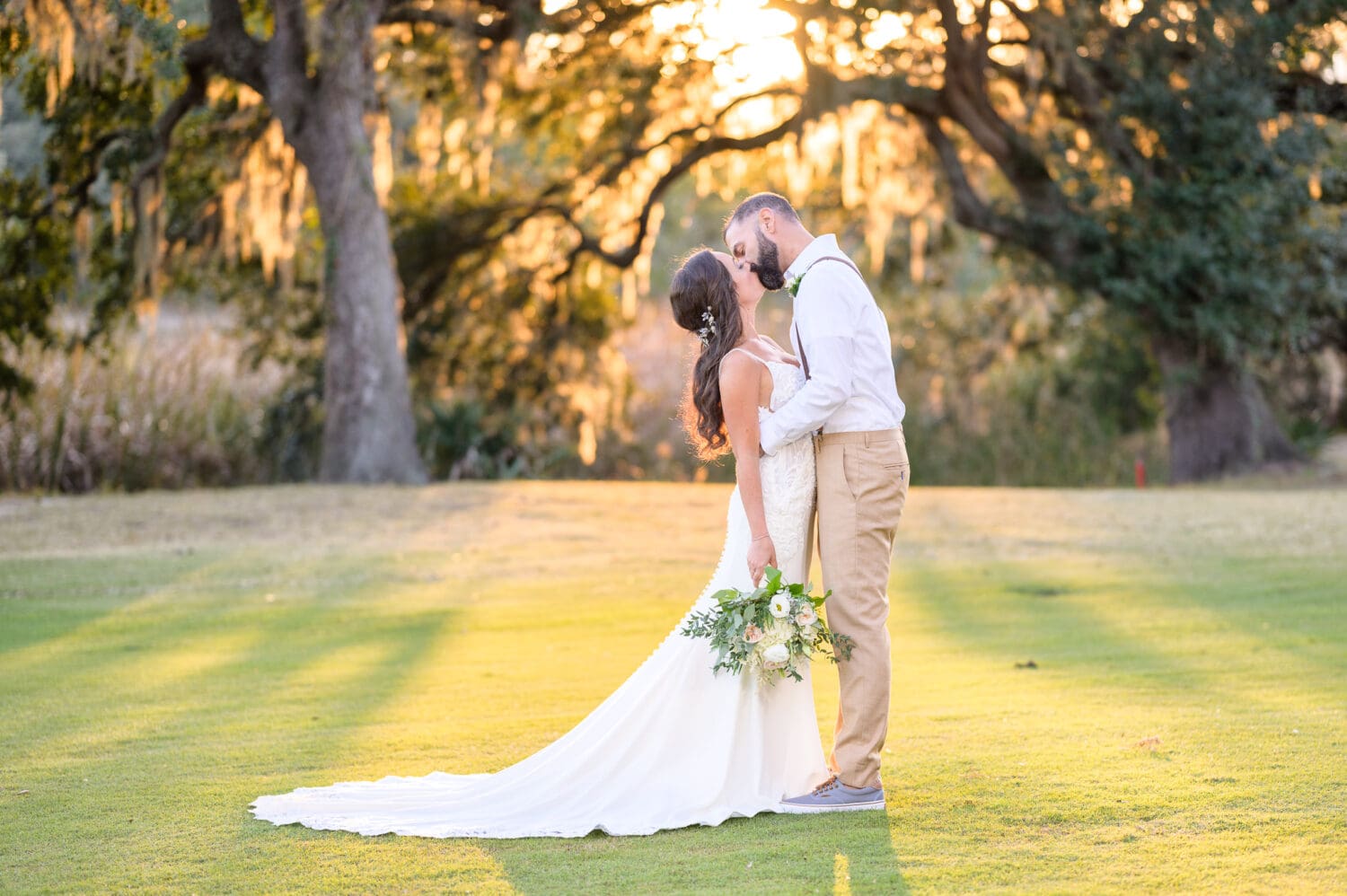 Kiss with moss and sunset in the background - Pawleys Plantation